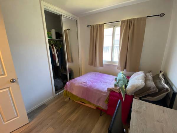 Listing photo 1 of 5