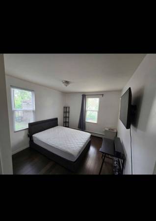 Listing photo 1 of 5