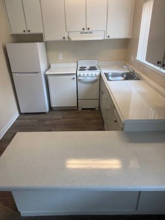 Listing photo 1 of 5