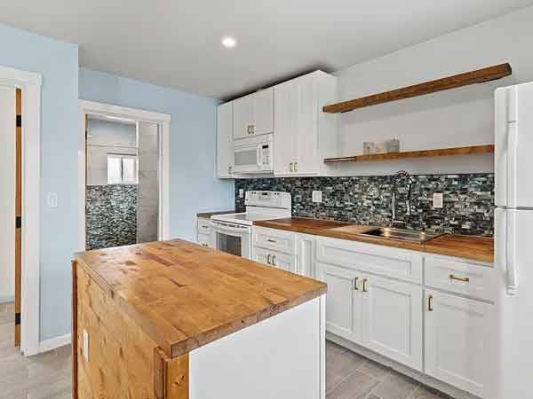 Listing photo 1 of 4