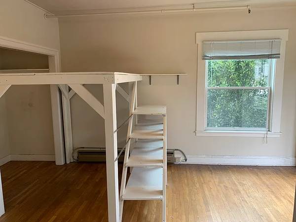 Listing photo 1 of 5