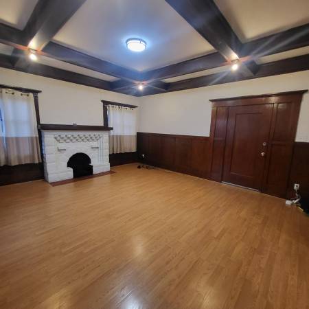 Listing photo 1 of 5