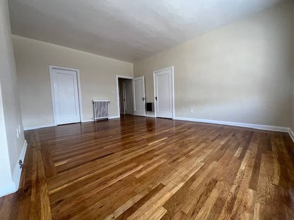 Listing photo 1 of 4