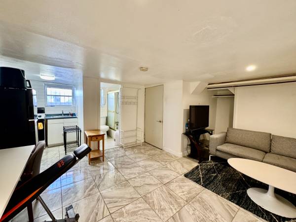 Listing photo 1 of 5