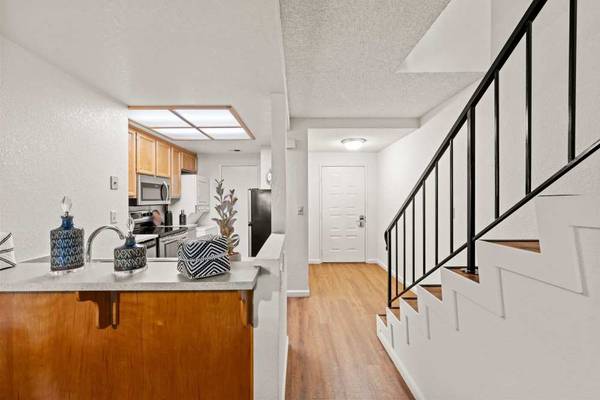 Listing photo 1 of 5
