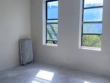 Listing photo 1 of 4