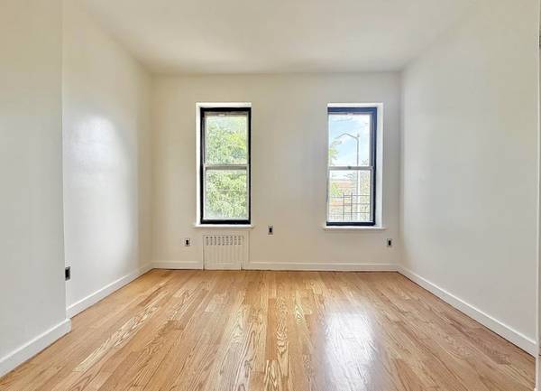 Listing photo 1 of 5