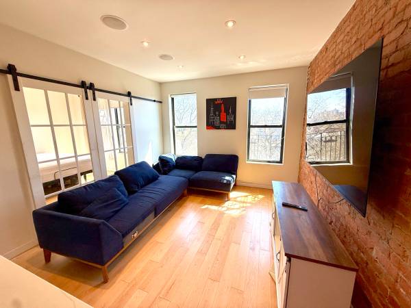 Listing photo 1 of 4