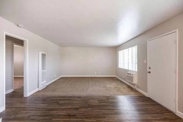 Listing photo 1 of 5