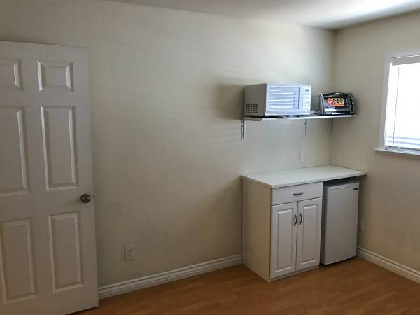 Listing photo 1 of 3