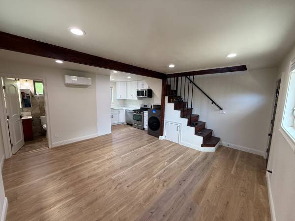 Listing photo 1 of 5