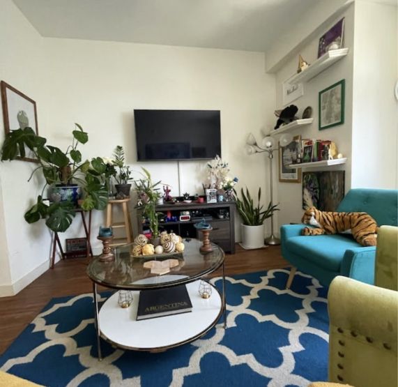 Listing photo 1 of 8