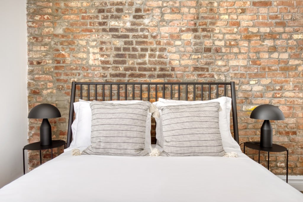 Listing photo 1 of 8