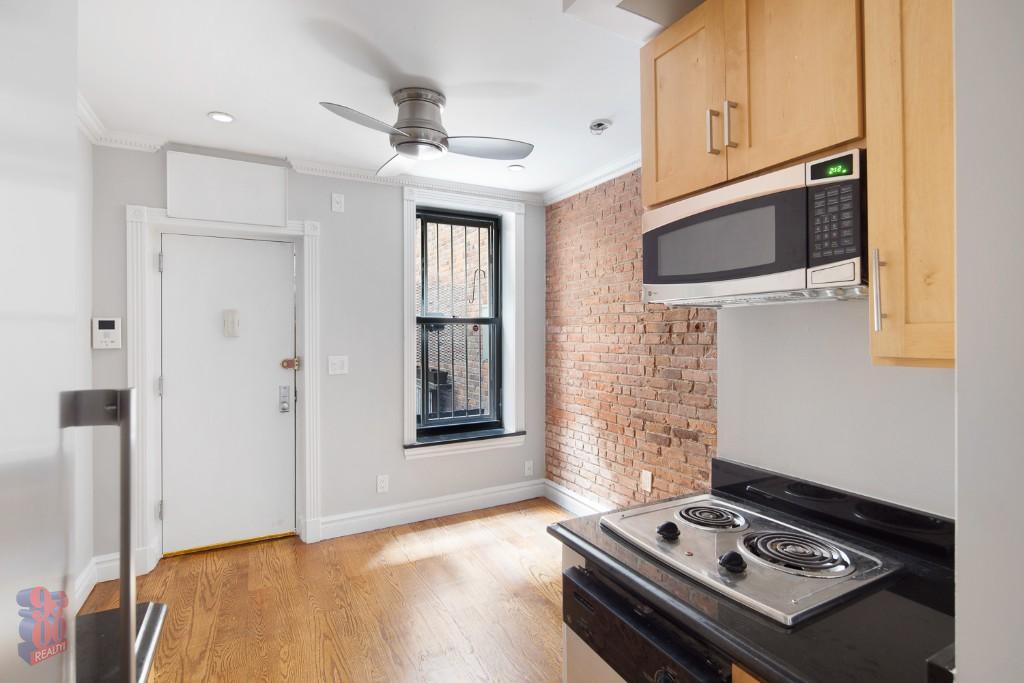 Listing photo 1 of 6