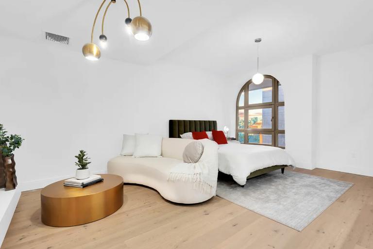 Listing photo 1 of 6