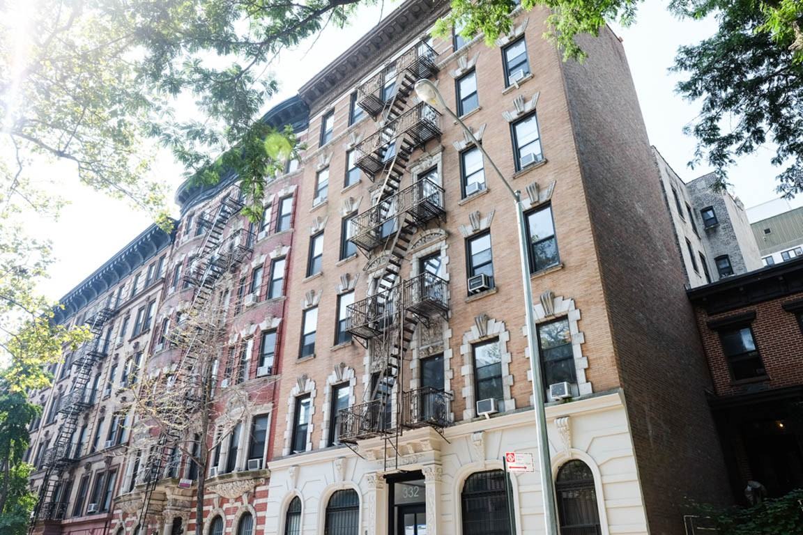 Listing photo 1 of 5