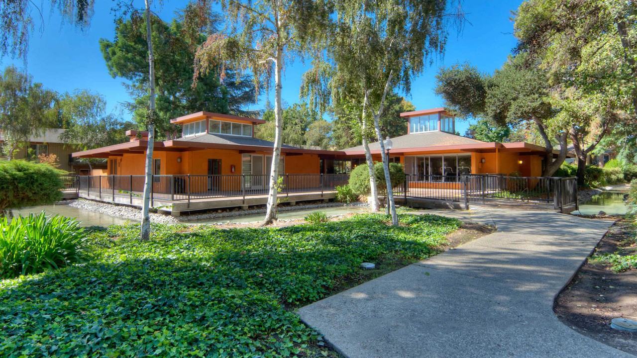 Listing photo 1 of 5