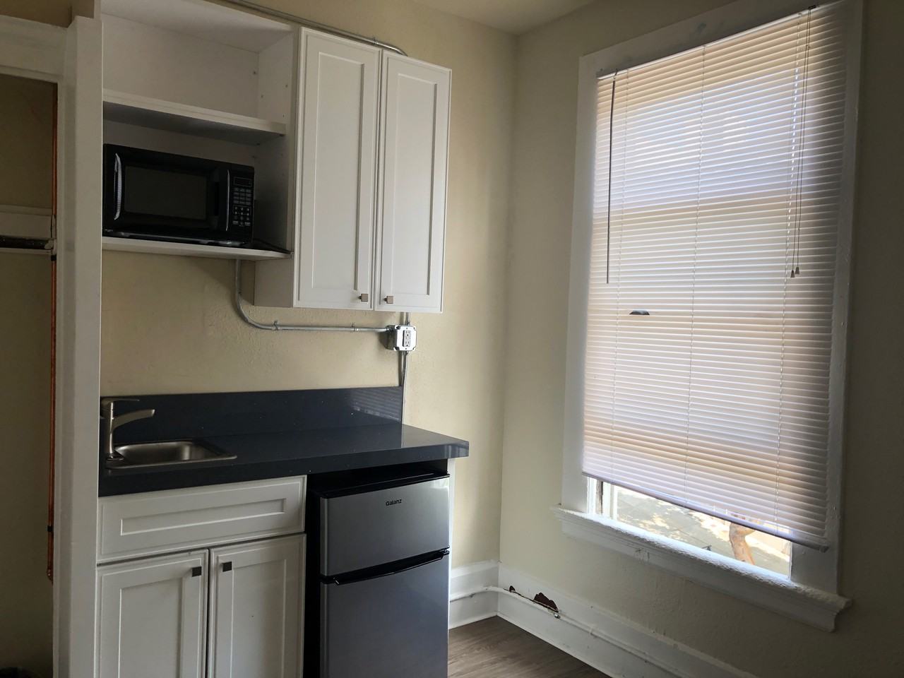 Listing photo 1 of 5