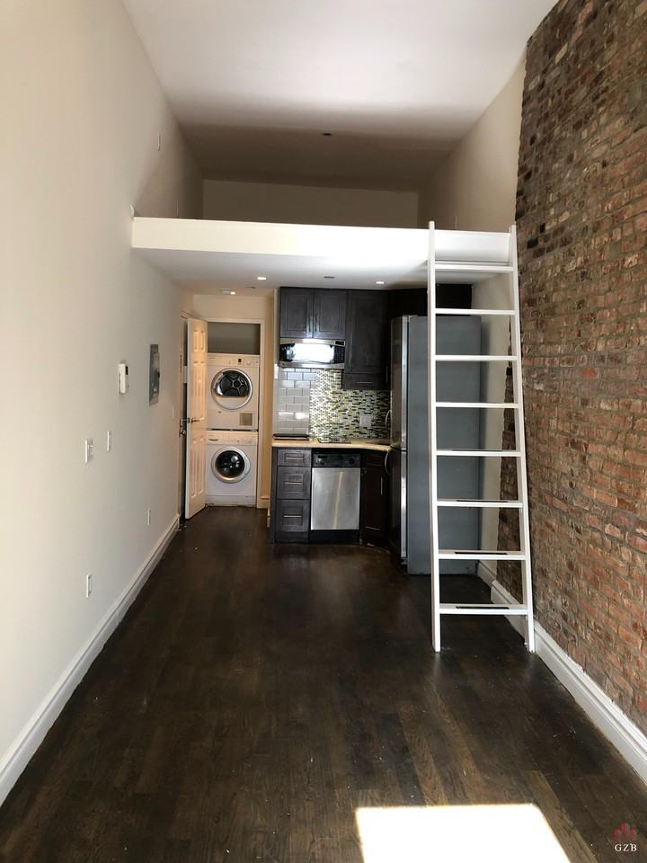 Listing photo 1 of 5