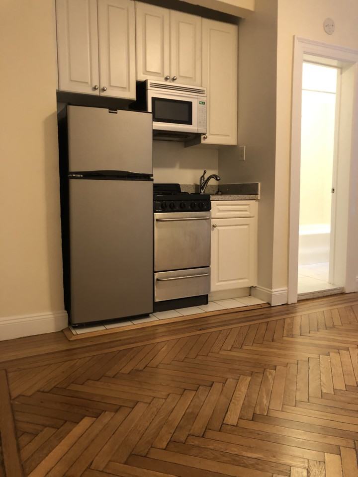 Listing photo 1 of 3