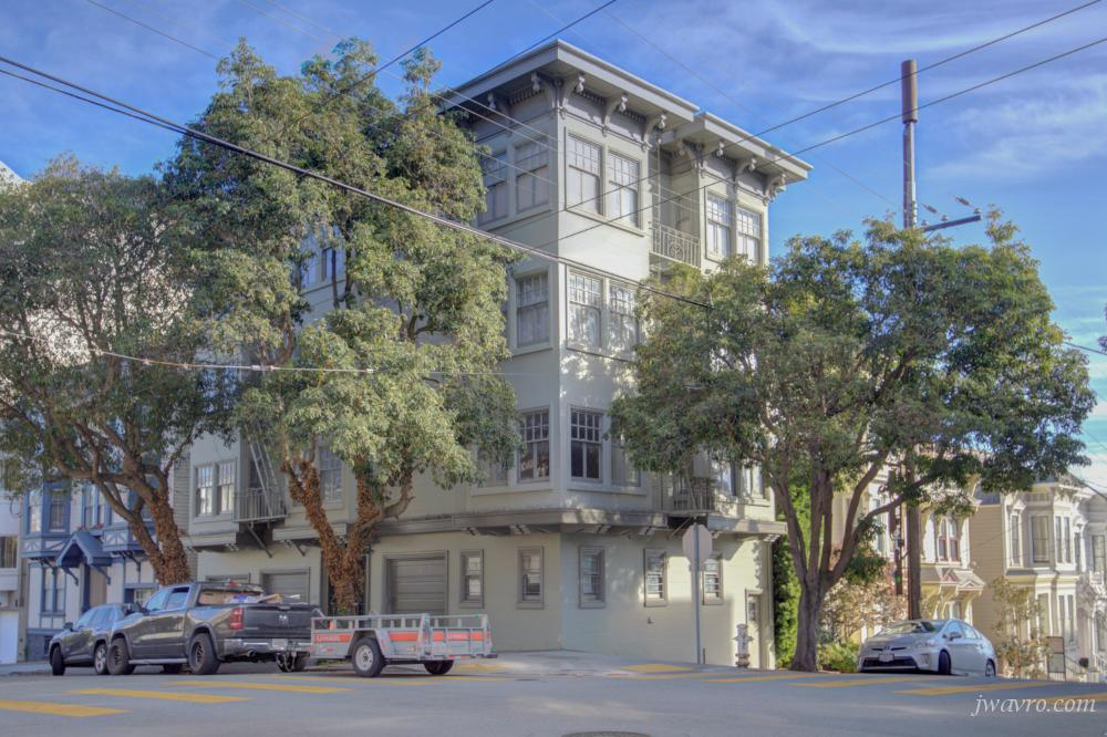 Listing photo 1 of 5