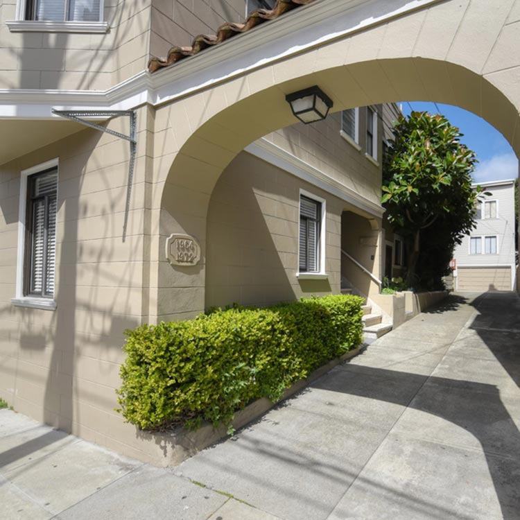 Listing photo 1 of 5