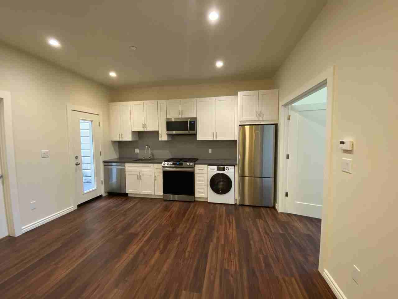 Listing photo 1 of 5
