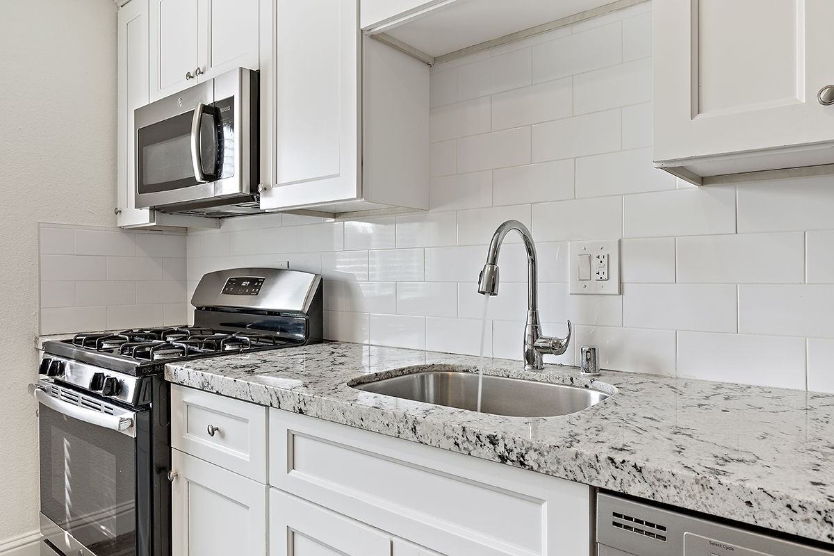 Listing photo 1 of 5