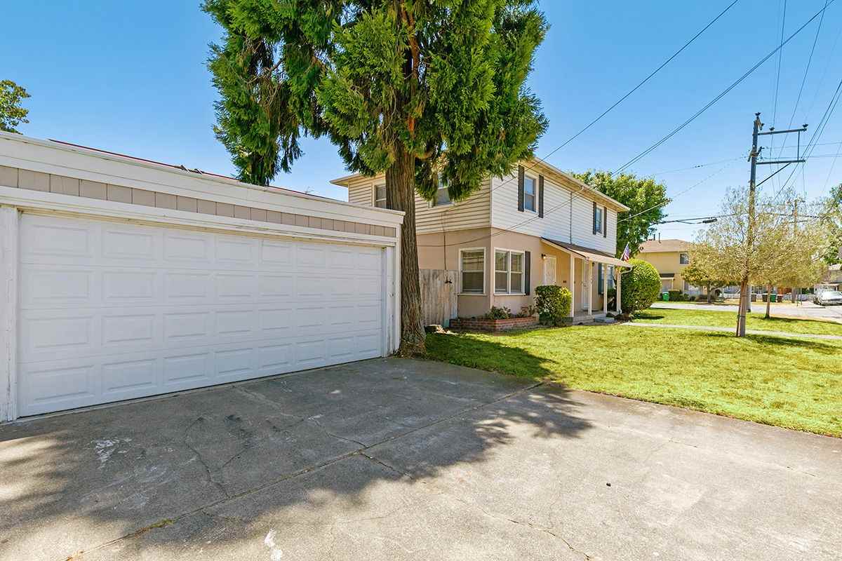 Listing photo 1 of 5