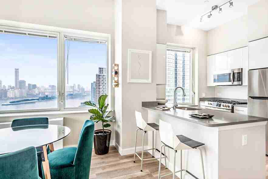 Listing photo 1 of 5