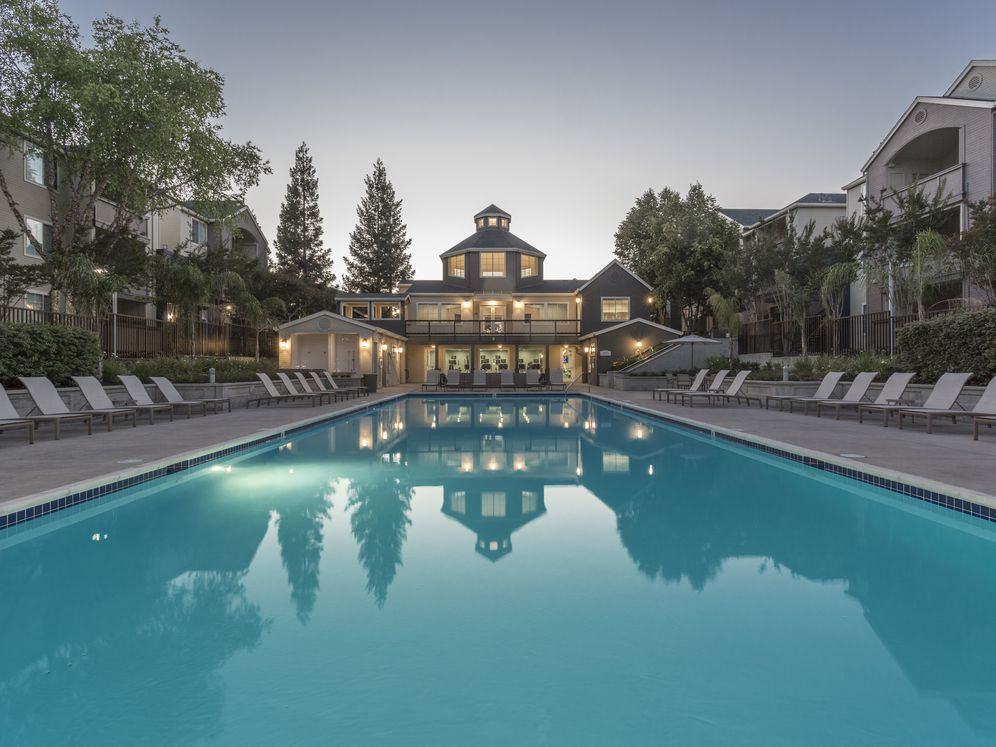 Listing photo 1 of 5