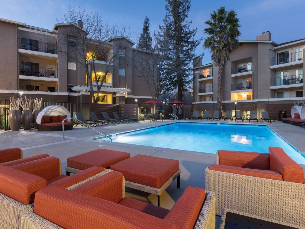 Listing photo 1 of 5