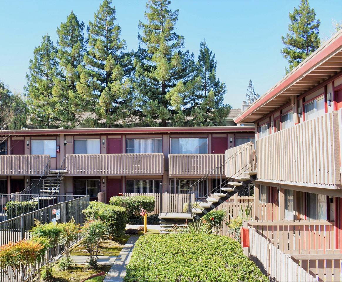 Listing photo 1 of 5