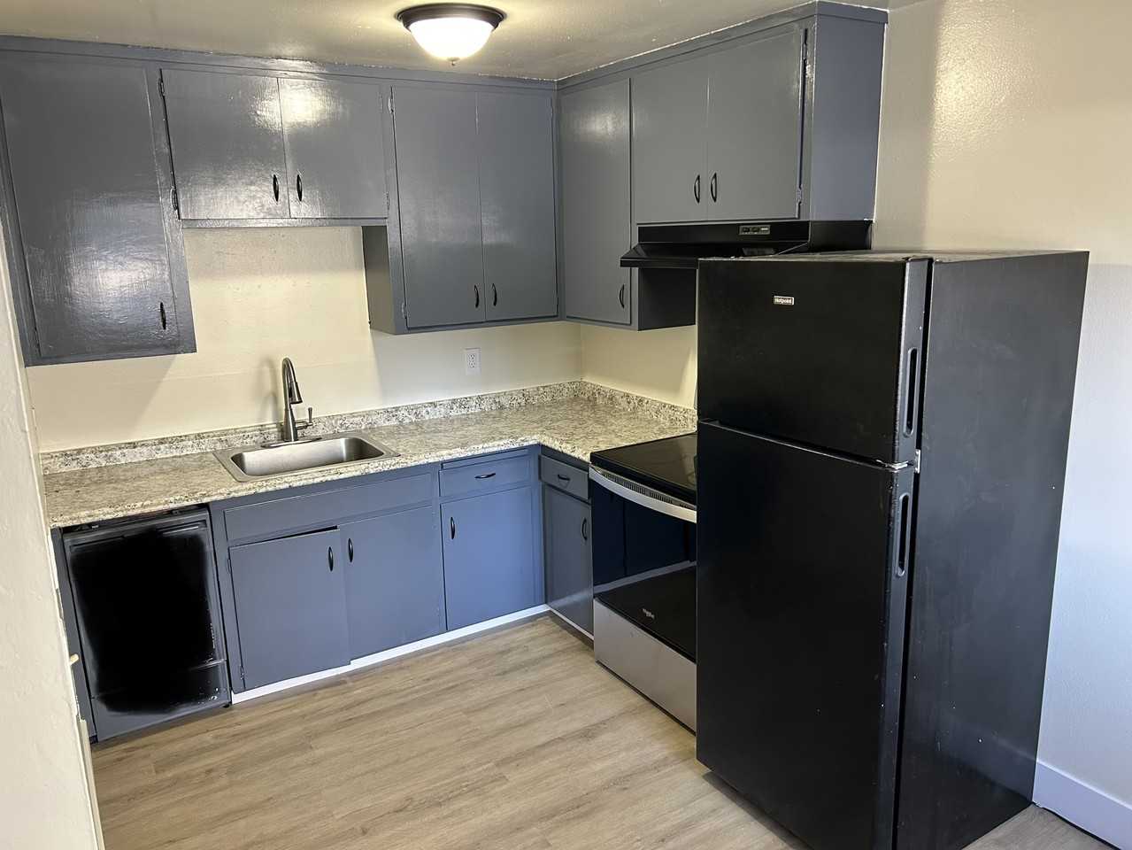 Listing photo 1 of 5