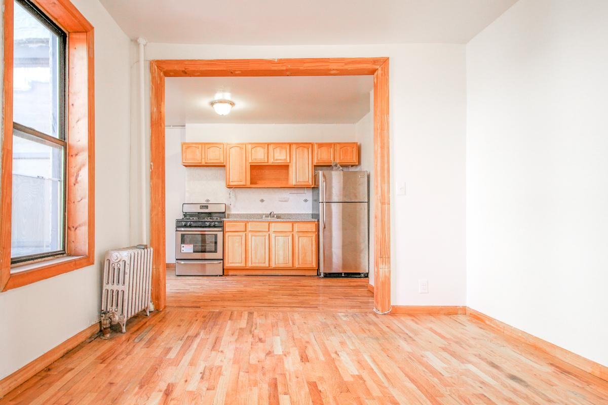 Listing photo 1 of 5