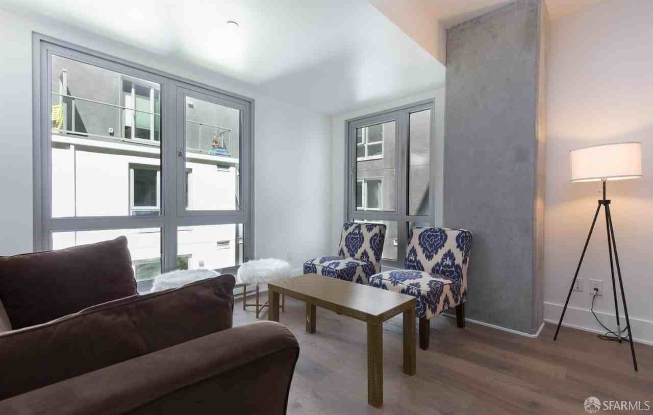 Listing photo 1 of 5