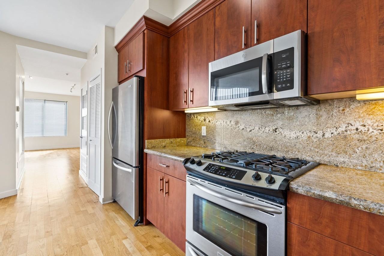 Listing photo 1 of 5