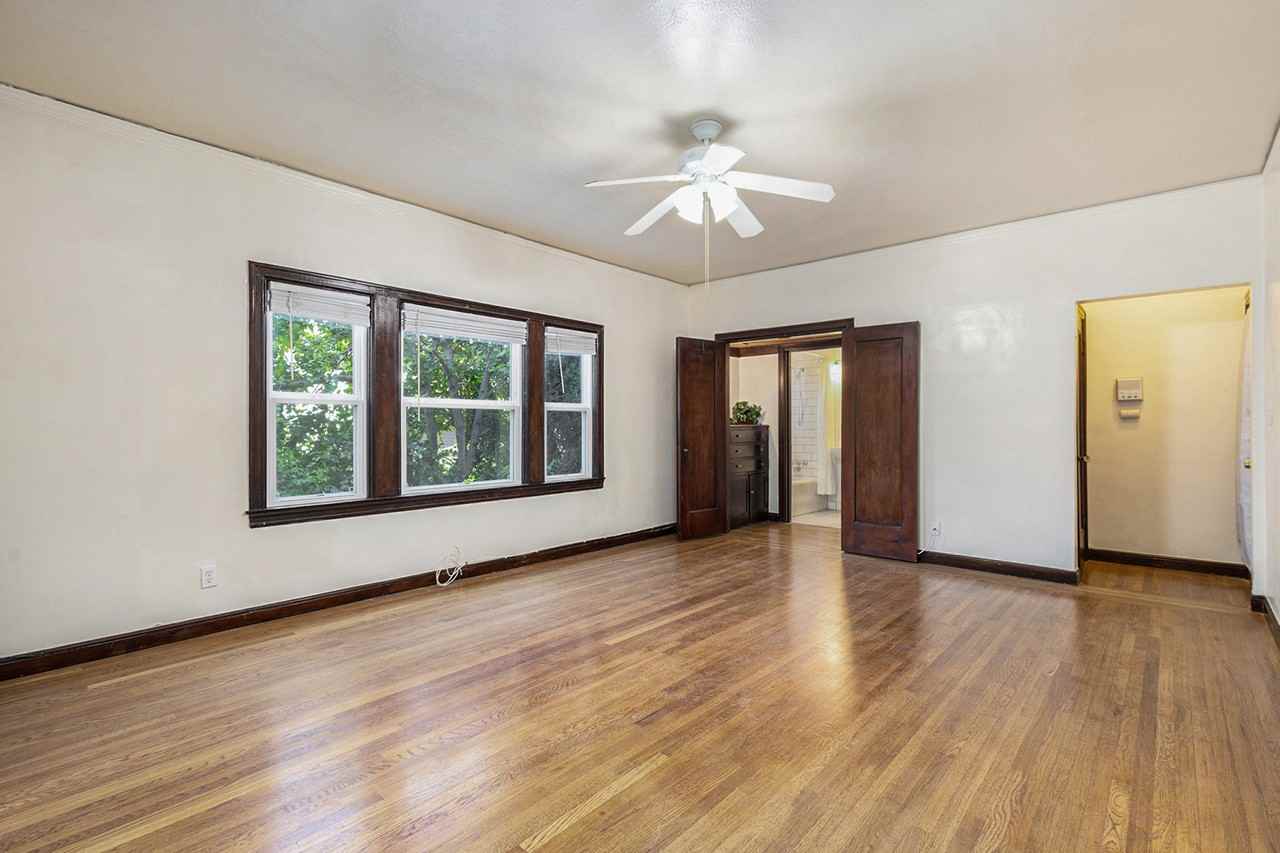 Listing photo 1 of 5