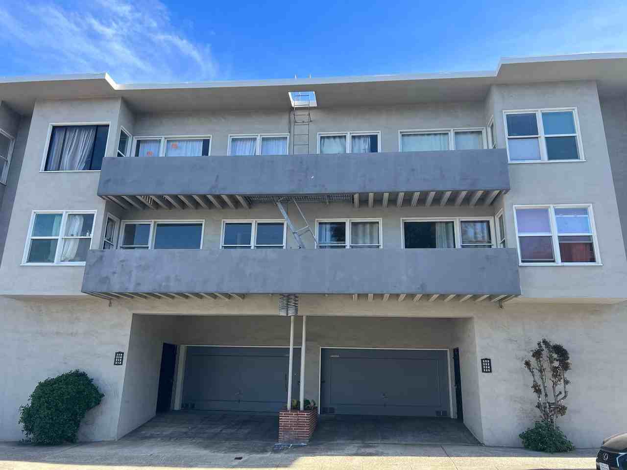 Listing photo 1 of 4