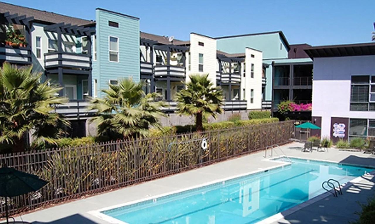 Listing photo 1 of 5