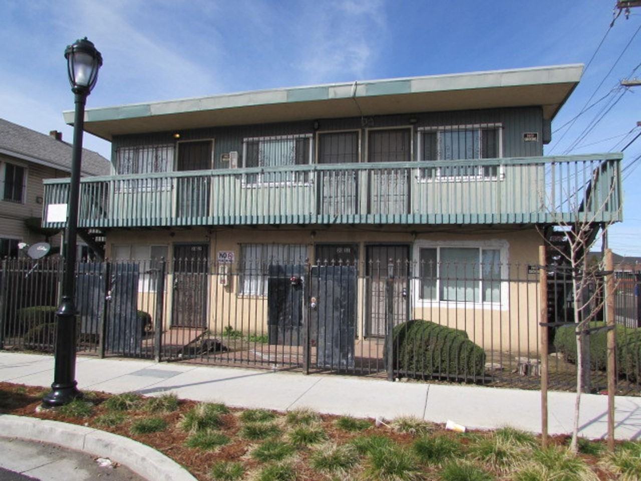 Listing photo 1 of 5