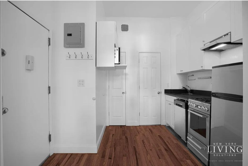 Listing photo 1 of 4