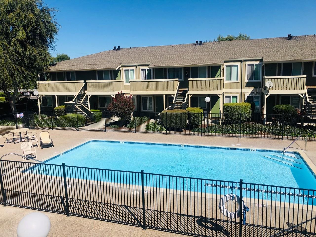 Listing photo 1 of 5