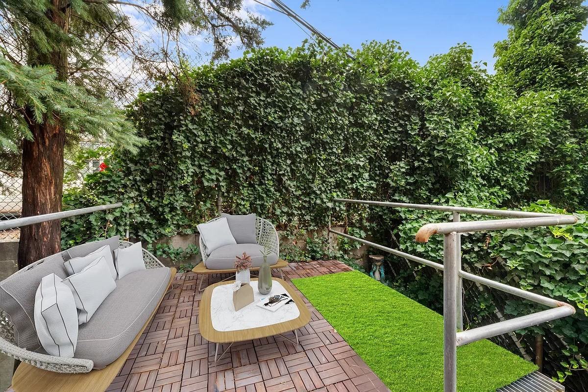 Listing photo 1 of 5