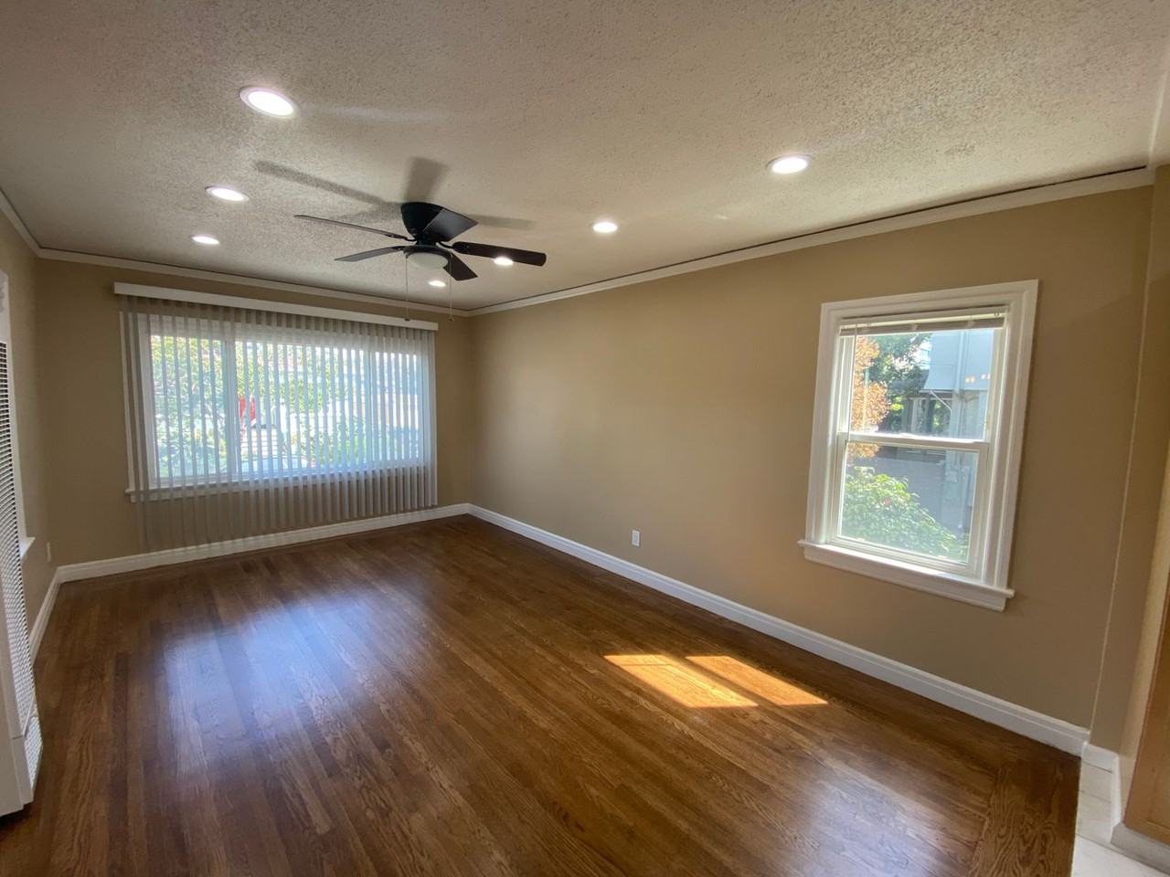 Listing photo 1 of 5