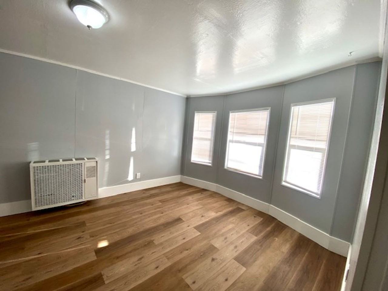 Listing photo 1 of 5