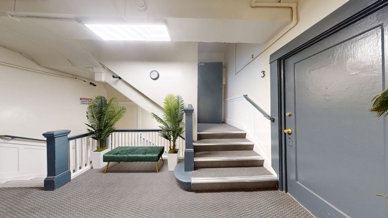 Listing photo 1 of 5