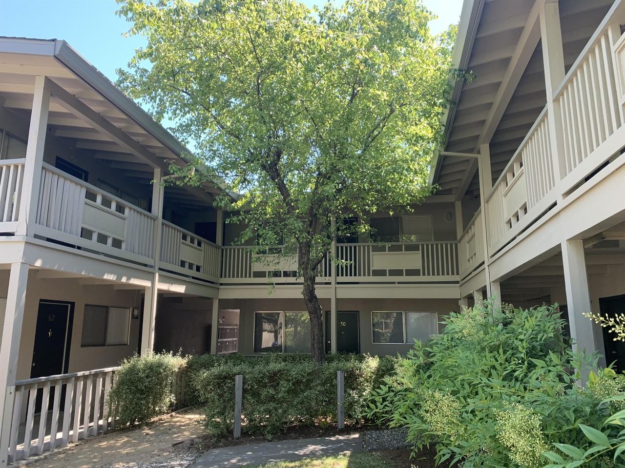 Listing photo 1 of 4