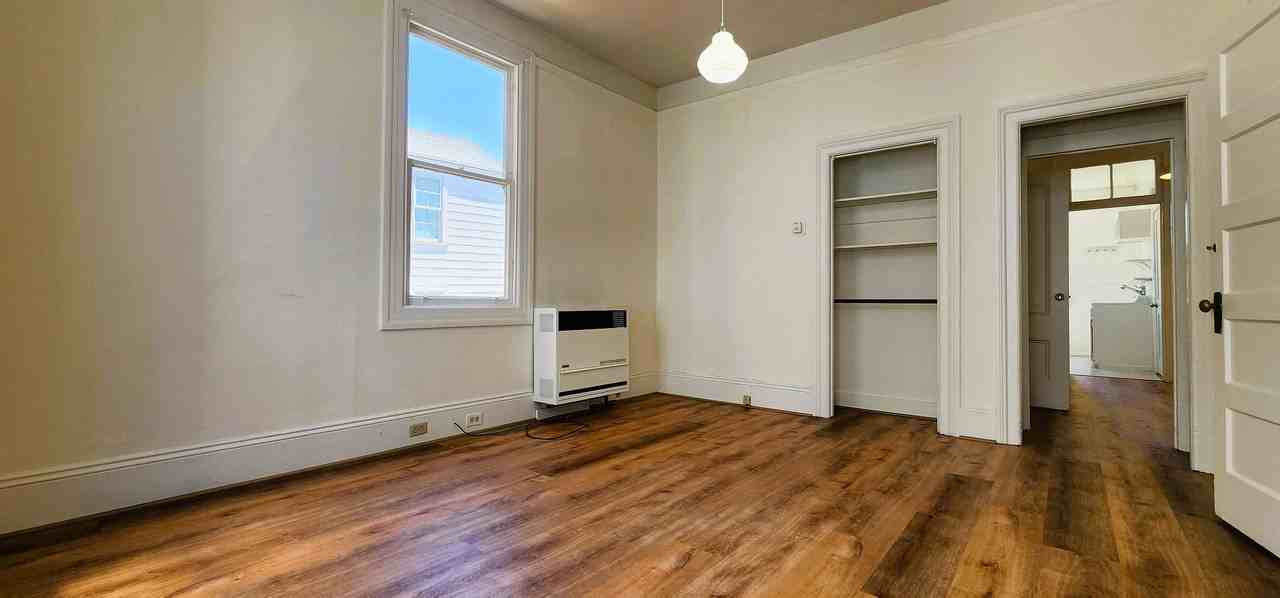 Listing photo 1 of 5