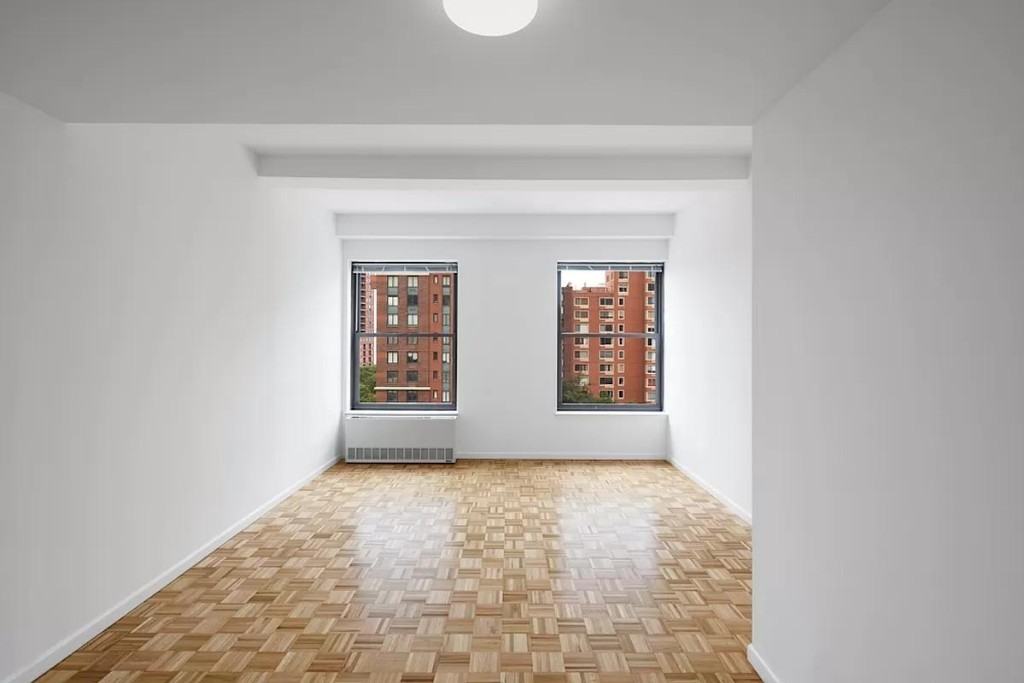 Listing photo 1 of 5